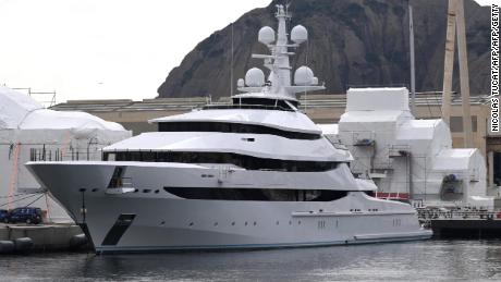 Jacht Amore Vero w stoczni w La Ciotat w południowej Francji, 3 marca 2022 r.