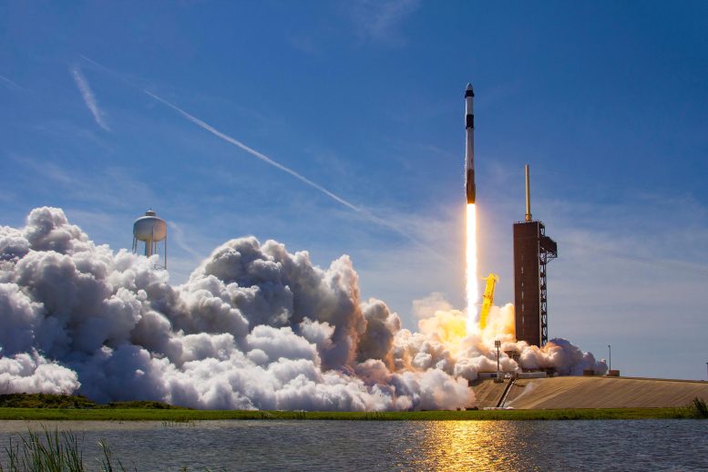     Wystartowała misja SpaceX Falcon 9 Rocket Ax-1