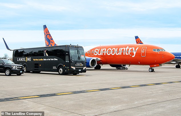Linia naziemna z siedzibą w Fort Collins w stanie Kolorado ma podobne umowy z Sun Country Airlines w siedmiu miastach w Minnesocie i Wisconsin.