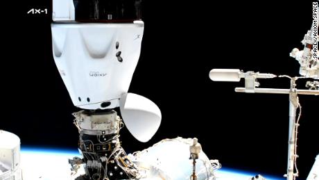 Misja turystyczna SpaceX właśnie dotarła na Międzynarodową Stację Kosmiczną.  Oto wszystko, co musisz wiedzieć 