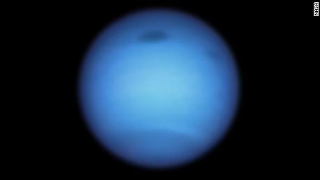 Hubble obserwuje potężną burzę na odwrotnej drodze Neptuna