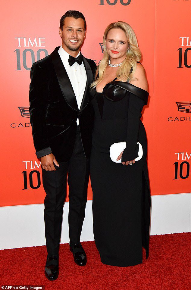 Sizzling: Miranda Lambert zrobiła oszałamiający wygląd, gdy przybyła z mężem Brendanem McLoughlinem na tegoroczną imprezę Time 100 w Nowym Jorku w środę wieczorem