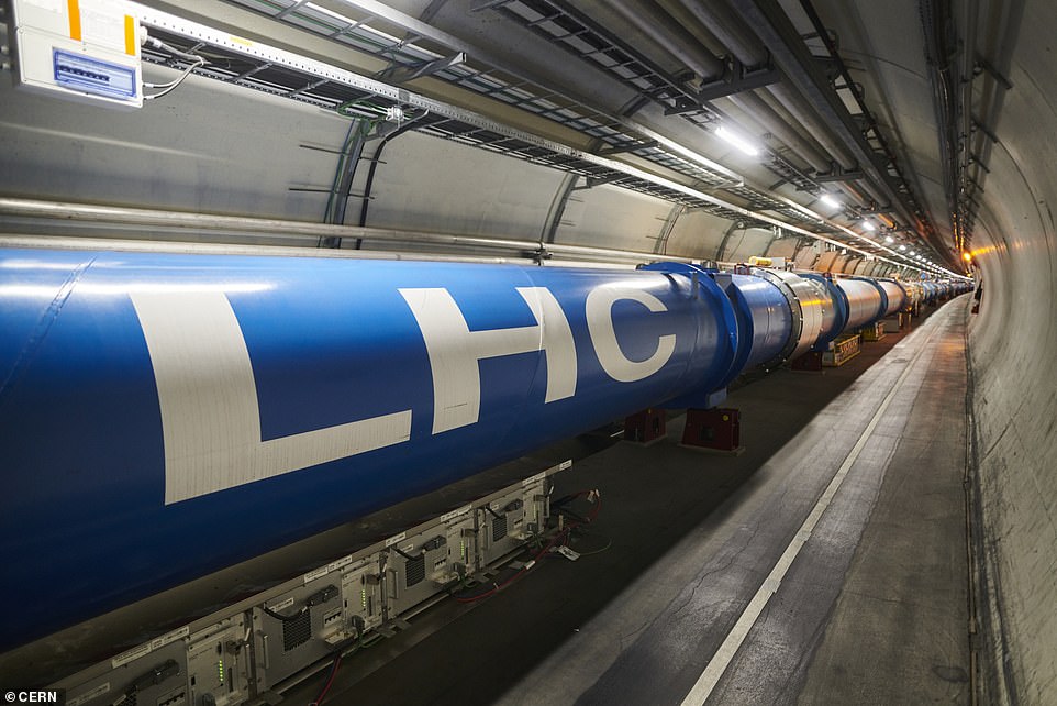 CERN jest jedną z największych instytucji naukowych na świecie i jest domem dla ponad 2000 naukowców pracujących nad wieloma projektami fizycznymi.  Powyższe zdjęcie przedstawia serię magnesów dipolowych LHC wewnątrz tunelu pod koniec drugiego długiego przestoju, kiedy obiekt w CERN był modernizowany na kilka lat, aby protony mogły zderzać się ze sobą przy znacznie wyższych zakresach energii, gdy 3 lipca uruchomienie