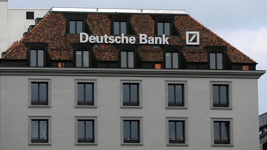 Logo na budynku Deutsche Bank