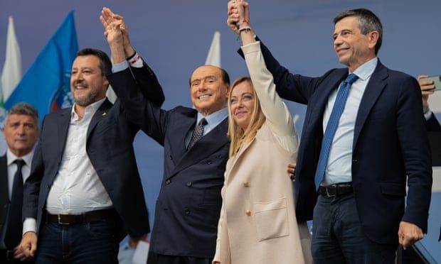 Matteo Salvini, Silvio Berlusconi, Georgia Meloni i Maurizio Lopi biorą udział w politycznym spotkaniu zorganizowanym przez prawicową koalicję polityczną 22 września w Rzymie.
