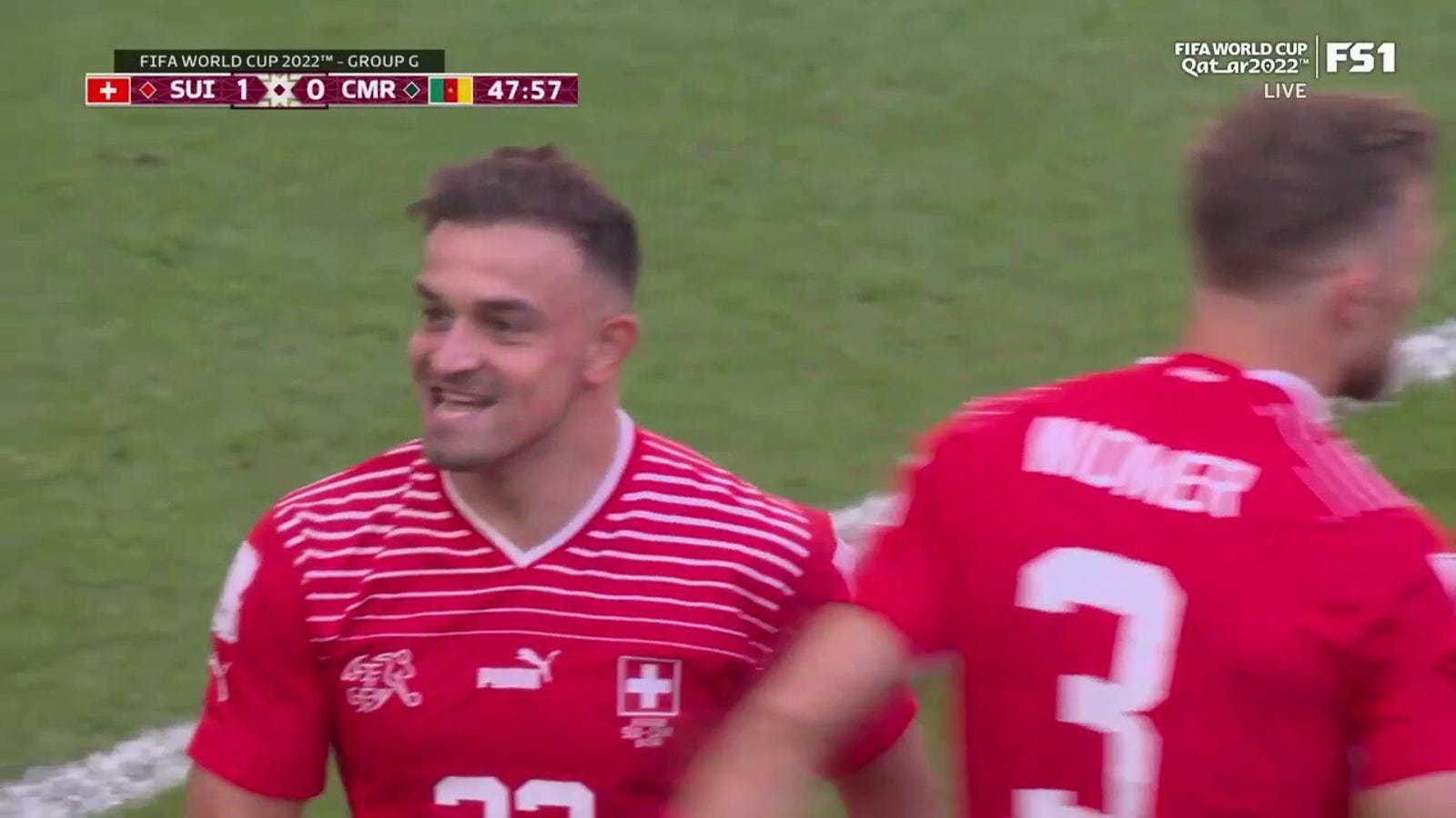 Brill Empolo zdobywa gola Szwajcarii przeciwko Kamerunowi w 48. minucie 